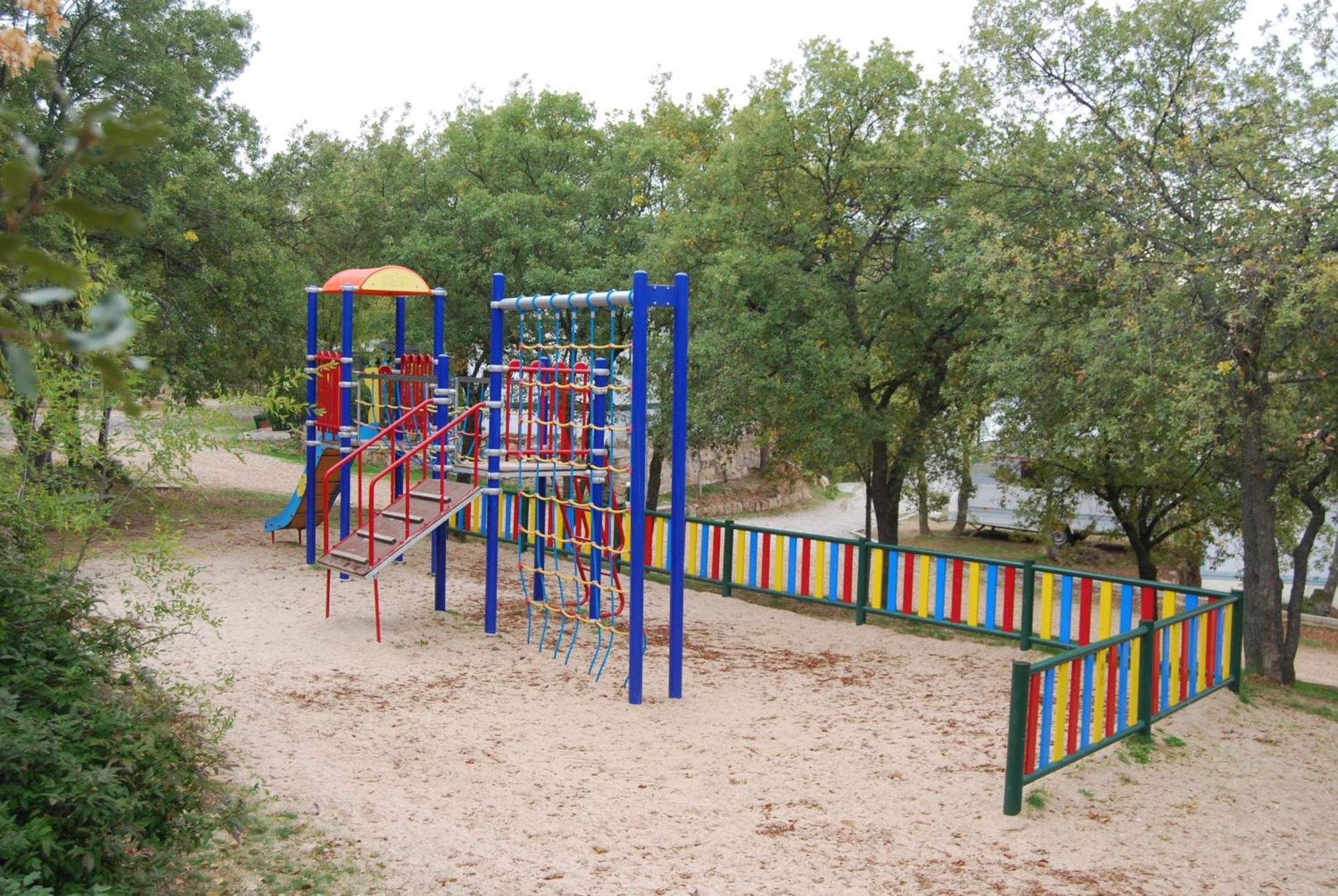 Camping De Cervera De Buitrago Luaran gambar